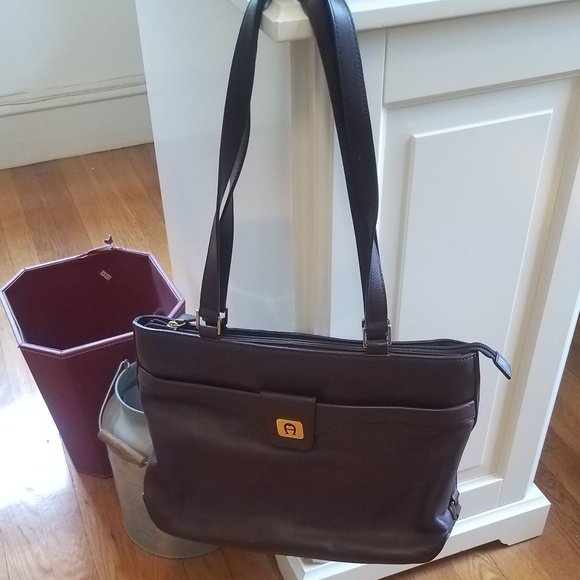 Etienne Aigner Genuine Leather Shoulder Purse - Picture 1 of 16